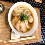 中華蕎麦 麺ノ歌 - 特製・醤油の配膳　byまみこまみこ