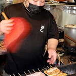 八べえ - 熟練の職人がジックリと焼き上げていきます。