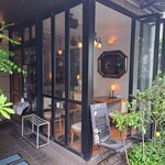 カフェ・ドゥ・トワ - お店の入口