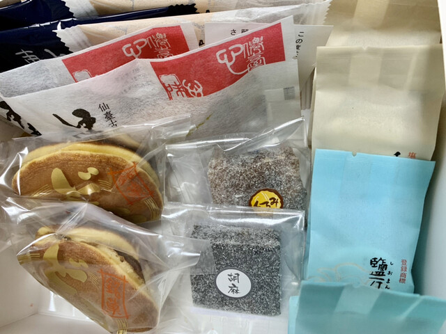 梅花堂 本店（バイカドウ） - 東塩釜（和菓子）の写真