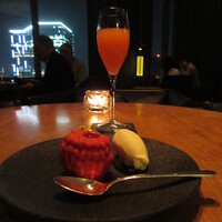 タワーズバー ベロビスト - 桃と薔薇とラズベリー香る絵