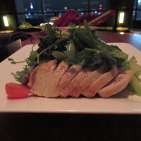 タワーズバー ベロビスト - チキンとアボカドのサラダ 2750円(税サ込)