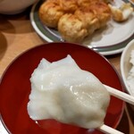 第7ギョーザの店 - ツルんと弾力のある皮がたまらない美味しさ