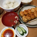 第7ギョーザの店 - ホワイト餃子定食(中) 1100円、水餃子6個 440円