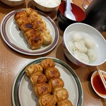 第7ギョーザの店 - ホワイト餃子定食(中)と水餃子