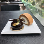 ル ミュゼ ドゥ アッシュ - オール 935円（税込）、辻口ロール 加賀棒茶 385円（税込）