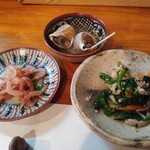 魚虎千両 - お通し小鉢3種不明円