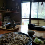 Soba Kiri Ukouan - 庭の緑が元気で気持ちのいい季節です。