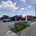 ウッディカフェ - 店舗外観、駐車場
