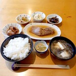 知床らうす亭 - 料理写真:煮魚定食 780円