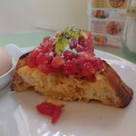 ウッディカフェ - しかし何だろ❔
食べ終わって5分経過しても
何故かジェノベーゼの旨味が舌に残っちゃう？

化調が少々入ってるのだろう
このおっさん、無化調原理主義者❔だから
不自然な旨味が嫌いだよねえ（笑）