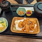 北の家族 - チビが頼んだ、ザンギ定食(税込880円)