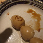 鶏太 - ウズラの卵に顔マーク入り