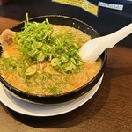 Ramen Rairai Tei - 味噌ラーメン。味普通。ネギ多め、チャーシュー普通(品切れ)。