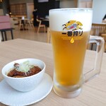 御食事処 みうま屋 - 生ビール(大)(999円)土手煮(999円)
