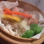 いっぽ - 温野菜と二種のソーセージのせいろ蒸し630円