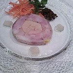 ヴェネト産うさぎとフォアグラのインヴォルティーニ　レンズ豆と人参のサラダ添え