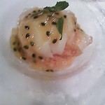 カンブーザ - 白桃のコンポート　パッションフルーツとミントのグラニータ添え