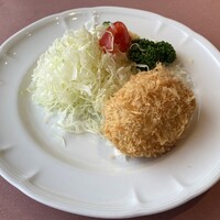 厳選洋食さくらい - カニクリームコロッケ（シェア後）