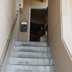 Nikai No Teppan Kicchin Kei - 階段を登った入口