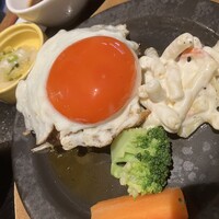 和牛料理 要 - 230516火　大阪　和牛料理 要　黒毛和牛100％ハンバーグステーキ定食1,100円、蘭黄目玉焼きのせ200円