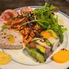 Pino - 前菜盛り合わせ(税込1,200円)
①多様な野菜を使った野菜テリーヌ②自家製パテ・ド・カンパーニュ③自家製豚ハム④八朔と千切り人参のキャロットラペ⑤自然農ハーブのサラダ
人参ペーストソースとマスタード