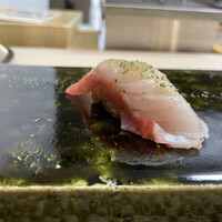 鮨おかだ - 長崎のキンメ　あおさ海苔と一味入りの塩で