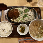 武州うどんあかねandみどりダイニング - チーズデミ、熱うどん