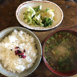 Jintei - ご飯　お味噌汁　お漬物