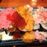 磯丸水産 - こぼれ軍艦寿司