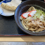 Te Uchi Udon Tanuki - 肉うどん　¥、700  とり天　¥200