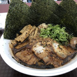 Ragi Chan Ramen - 魚介パンチ焦がしニンニク醤油（980円）、スペシャル盛（600円）