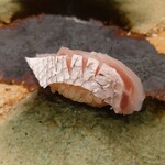 江戸町 すぎもと - ○鳥羽の真鯛（粗塩）
      食感が弾力あって噛むのが楽しい。
      淡白ながら美味しい味わい。