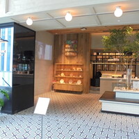 THE GATEHOUSE - お店の入り口