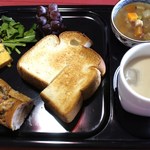 米粉パン専門店 和良 赤坂工房 - 角食、くｙるみスティックで朝食