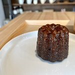 吉田たばこ店+MAMEBACO COFFEE - カヌレ ¥390 (コーヒーとセットで ¥890)