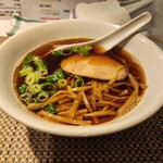 らぁめんや やしげる - 醤油ラーメン