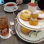 ル サロン ド ニナス - 