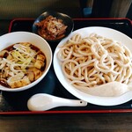 Jikasei Udon Udokichi - 肉汁うどん(並・ハナマンテン麺)+肉2倍盛り+もつ甘辛煮