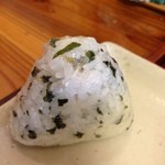 本格手打 いわしや - (料理)三田米コシヒカリおにぎり わかめ