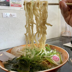 らー麺　Do・Ni・Bo - 平打ちのビロビロ太麺をリフトUP⤴️