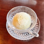 あつた蓬莱軒 本店 - わさびアイス