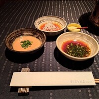 瀬里奈 本店 - しゃぶしゃぶのたれ３点のポン酢、ごまだれ、ピリ辛だれです。