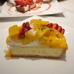 ベリーカフェ 青山本店 - 苺とマンゴーのタルト