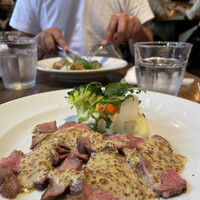 BISTRO FAVORI 代官山 - 仔羊モモ肉のロースト 粒マスタードソース