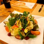 ピッツェリア パーレンテッシ - ⚫有機野菜のサラダ オリジナルアンチョビドレッシング