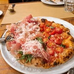 ピッツェリア パーレンテッシ - ⚫マリナーラ&プロシェットルッコラのhalf&half