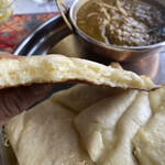 インド・ネパール料理 ディップキッチン - チーズナンの断面