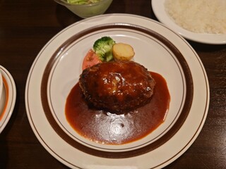Yo-shoku OKADA - ハンバーグステーキのアップ
