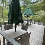 Yuzuha cafe - テラス席もゆったり　ワンチャンもOK